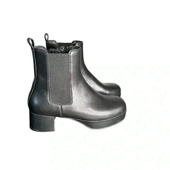 Jeffrey Campbell Shoes - Jeffrey Campbell LILLIAN PLATFORM CHELSEA BOOT IN BLACK 7.5